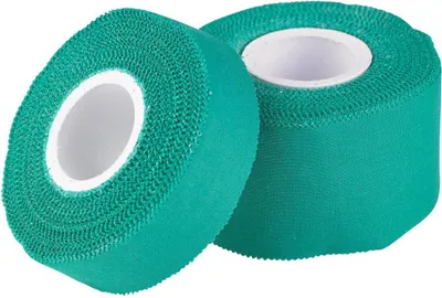 Zwei Rollen farbiges Fingertape in Grün; 38cm x 10m; von Austri Alpin; geeignet für Klettern.