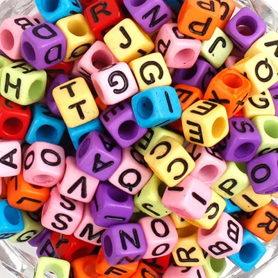 Produktbild von Buchstaben Perlen, 1000 Stück, 6x6 mm, bunt matt mit schwarz, eckig, Buchstaben Mix