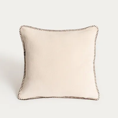 Produktbild von HOMLA ELVANA-Kissenbezug, weich, beige, mit Cordstruktur und kontrastfarbener Einfassung, 45 x 45 cm