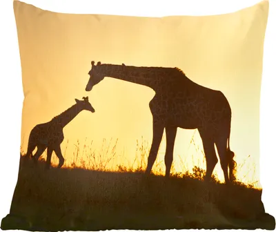 Produktbild von MuchoWow® Zierkissen Sofakissen Wohnzimmer Dekokissen 45x45 cm Giraffe - Scherenschnitt - Kalb - Schlafpolster - Polster für das Sofa