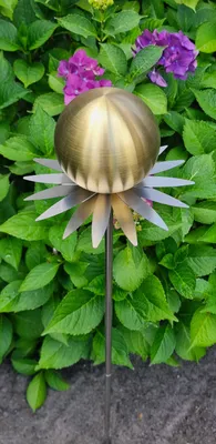 Produktbild von Blütenzauber Milano Rosenkugel 10 cm Edelstahl gold matt Gartenstecker Deko mit Stab 80 cm
