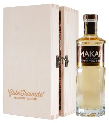 Produktbild von Makar Oak Aged Gin mit Geschenk-Holzkiste