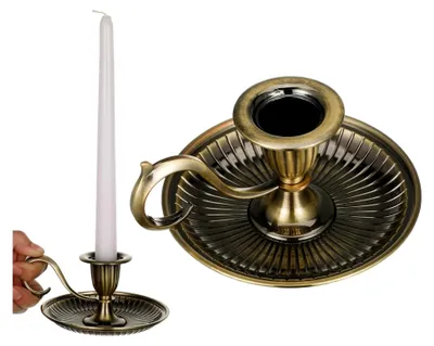Produktbild von Retro Kerzenständer aus Metall für Stabkerzen mit Griff für Tischdekoration bei Festen, Hochzeiten und Geburtstagen, 11,5 x 11,5 x 6,5 cm