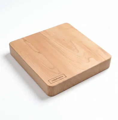 Hakblok van massief beukenhout, 40x40 cm en 6 cm dik, met ingebrand TheWootz-logo
