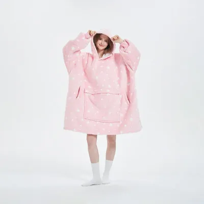 Produktbild von Kuschelige Hoodie Decke mit Ärmeln Sterne (Rosa) – Vielseitiger Deckenpullover für Damen und Herren, Einheitsgröße – Perfekt für Wintertage