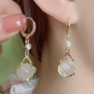 Produktbild von 1 Paar Tropfenohrringe, ausgehöhlt, lange Quaste, glänzender Strassstein, eingelegt, funkelnd, dekorativ, Geschenk für Damen, rund, Kunstopal-Anhänger, Creolen, Modeschmuck