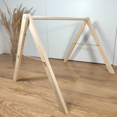 Produktbild von Montessori Baby Gym Spielbogen Spieltrapez aus ökologischem Holz klappbar