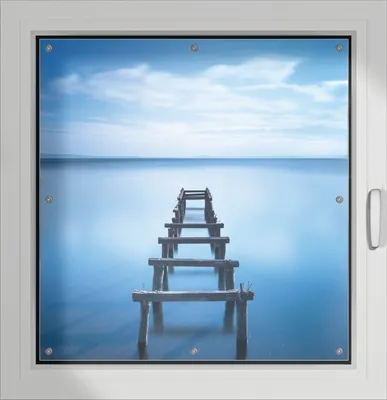 Produktbild von Wallario Lichtschutzbild, Dekorativer Sichtschutz Sonnenschutz 96 x 100 cm mit Motiv: Rustikaler Holzsteg im blauen See - Verdunklung ohne Bohren