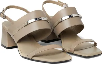 Zdjęcie produktu dla Klasyczne sandały damskie Calvin Klein HW0HW02056 0I1 Kolor: Szary Rozmiar: 41