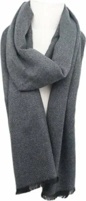 dunkelgraue Winterschal