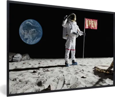 Produktbild von MuchoWow® Gerahmtes Poster Astronaut - Mond - Flagge 90x60 cm - Poster mit Schwarzem Bilderrahmen Wandposter Rahmen Foto Bilder - Fotorahmen - Foto-Plakat