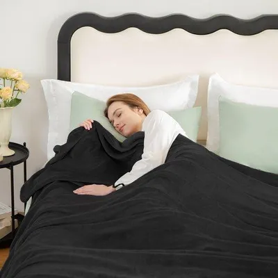 Obrázek produktu pro Ibenzoa® Fleeceová deka, měkká, černá, 130 × 150 cm – mikrovlákno, 260 GSM, lehká a prodyšná, ideální pro pohovku, postel a cestování