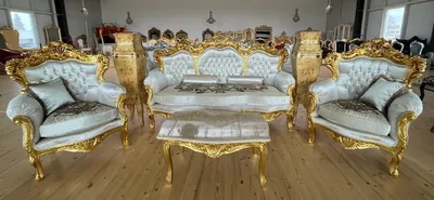 Produktbild von Casa Padrino Barock Wohnzimmer Set Silber Muster / Gold - 1 Barock Sofa & 2 Barock Sessel - Wohnzimmer Möbel im Barockstil - Barock Möbel - Barock Wohnzimmer Einrichtung