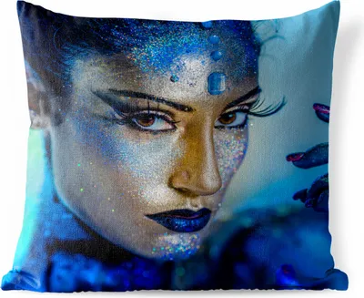 Produktbild von MuchoWow® Outdoor Kissen - Frau - Glitter - Blau - 60x60 cm - Wetterfest - Lounge Kissen - Dekoration - Schlaf Kissen