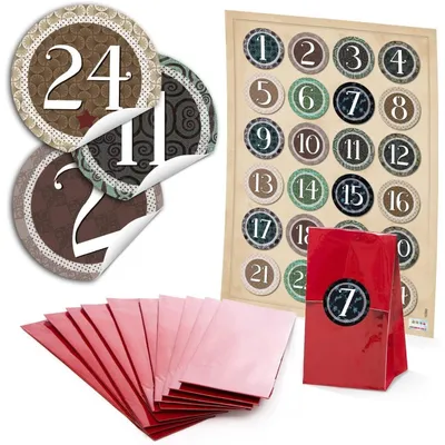Produktbild von 24 kleine rote Kraftpapier Papiertüten Boden-Beutel mit Pergamin 7 x 4 x 20,5 cm + 1 bis 24 Zahlen Aufkleber STERNE beige schwarz weiß basteln befüllen Advents-Kalender Weihnachten bioZahlensticker Grün, Braun