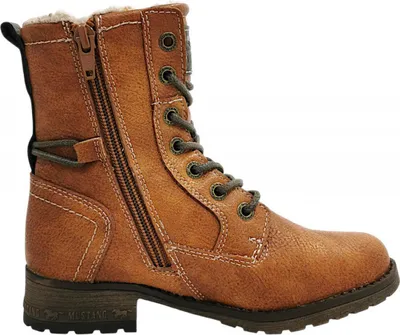 Imagen del producto de Botas de invierno para niñas de la marca Mustang, color marrón, ideales para uso diario