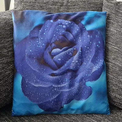 Zdjęcie produktu dla Poszewka na poduszkę Naturalna - Niebieska róża lodowa / kwiat - 45 cm x 45 cm