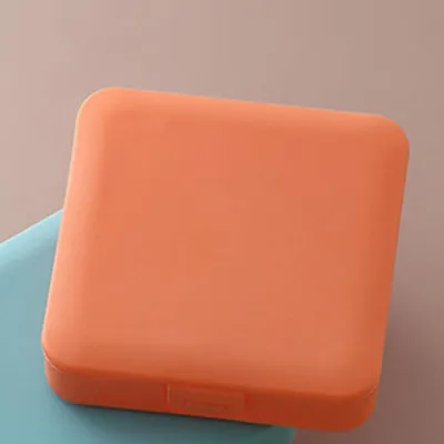 Produktbild von Allecto Premium - Tragbare Aufbewahrungsbox für Damenbinden mit großer Kapazität in Orange - Wasserdicht und multifunktional.
