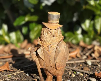 Produktbild von Eule mit Zylinderhut und Frack 20cm Gusseisen Tier Figur Deko Vintage Eisenguss mit Rostpatina Gartenfigur Gartenskulptur Uhu Edelrost Wetterfest