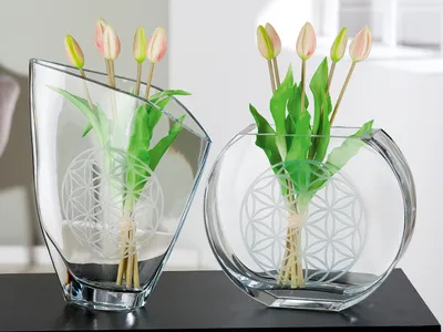 Imagen del producto de Jarrón "Lebensblume" de Gilde GlasArt, transparente. Altura: 23 cm. Ancho: 27 cm. Profundidad: 8,50 cm. Código: 44627