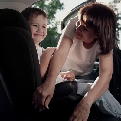 Produktbild von FableKids® NORA Kindersitz | 360° drehbarer i-Size Autokindersitz 40–150 cm | Reboarder mit ISOFIX & Stützbein ECE R129/04 Schwarz