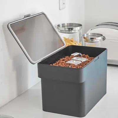 Obrázok produktu pre Kontajner na krmivo Yamazaki čierny 6 l na suché krmivo pre psy a mačky do 3,5 kg