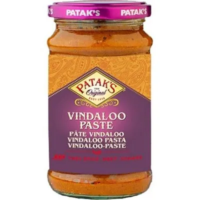 A jar of Patak's Vindaloo Paste.