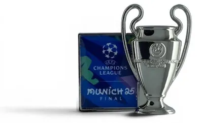 Produktbild von UEFA Champions League – Trophäen-Pin „Finale München 25“