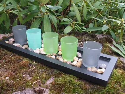 Produktbild von Teelichter auf Holzbrett, schwarz, 5 Gläser, Dekosteine, Geschenk