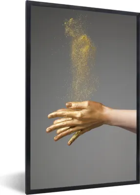Produktbild von MuchoWow® MuchoWow® Gerahmtes Poster Frau mit goldgefärbten Händen und einer Glitzerwolke 60x90 cm - Poster mit zchwarzem Bilderrahmen - Kunst