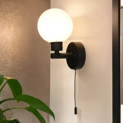 Produktbild von Wandlampe mit Schalter Metall Glas H: 17,7 cm IP44 Schwarz Weiß G9 Kugelschirm Modern Wandleuchte