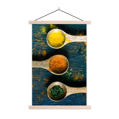 Produktbild von MuchoWow® Textilposter Gewürze - Löffel - Kräuter - Braun - Gelb - Grün 40x60 cm mit holzfarbenen Rahmen - Poster