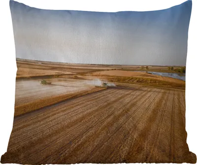 Produktbild von MuchoWow® Outdoor Kissen - Feld - Bauernhof - Traktor - Landwirt - Landleben - 50x50 cm - Wetterfest - Lounge Kissen - Komfortabel - Kissen mit Bild