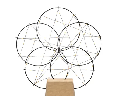 Produktbild von Konstsmide - LED Metallleuchter "5 kleine Ringe", mit Holz-Fuß, schwarz, mit schwarzem Draht umwickelt, mit Dimmer, 100 bernsteinfarbene Dioden, 4,5V Innentrafo, 2W, schwarzes Kabel - 1784-787