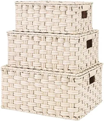 Produktbild von PromoHome® Set von 3 Korb-Aufbewahrungskörben mit Deckeln – Weiß – Stapelbare Organisationskörbe für Zuhause und Büro