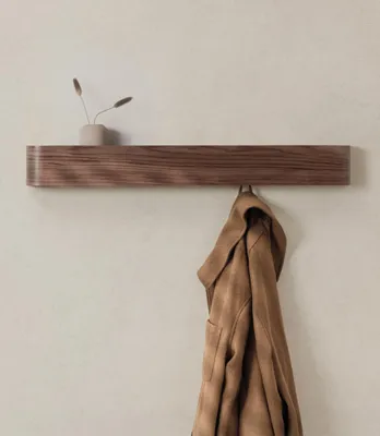 Produktbild von Wandgarderobe „Toke“ | Moderne Designergarderobe mit verdeckten Wandhaken | Garderobenpaneel aus Massivholzfurnier | Walnuss