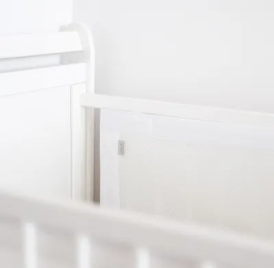 Produktbild von WEIß Atmungsaktiv 2 TLG. Netzstoff BETTUMRANDUNG Babybett Umrandung Neugeborene Baby Sprossen Bett Schutz für 120x60 cm Babybett SET 2 Stück 110x30cm