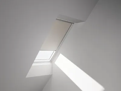 Produktbild von VELUX Verdunkelungsrollo uni beige manuell Rahmen aluminium DKL M10 1085S