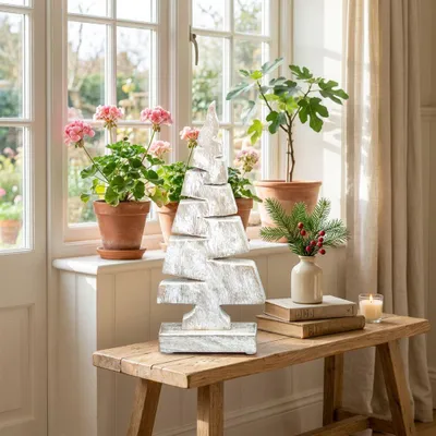 Produktbild von Skulptur, Tannenbaum aus Holz, weiß, Tischdeko zu Weihnachten