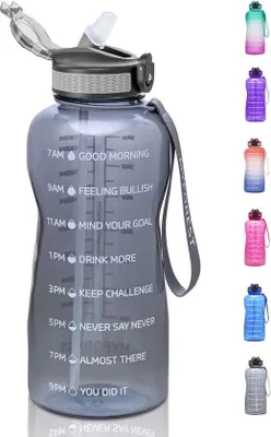Produktbild von Famanu Wasserflasche mit Zeitmarkierungen - Motivierende Sportflasche mit Strohhalm
