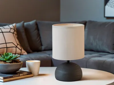 Produktbild von Keramik LED Tischleuchte in braun mit rundem Stofflampenschirm Ø14cm in Weiß E14