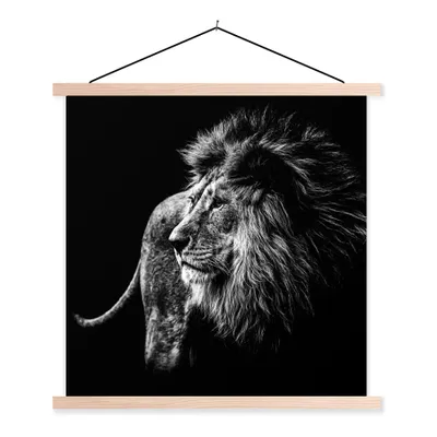 Produktbild von MuchoWow® Textilposter Tiere - Wild - Löwe - Schwarz - Weiß 120x120 cm mit holzfarbenen Rahmen - Textil-Poster