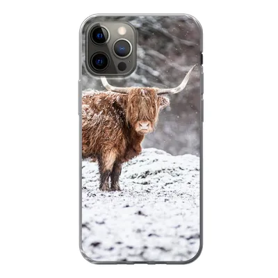 Produktbild von MuchoWow® Handyhülle Schutzhülle Hülle für iPhone 12 Pro Schottischer Highlander - Baum - Schnee Silikon Softcase Handy Hülle - Abdeckung
