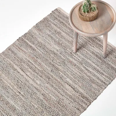 Obrázek produktu pro HOMESCAPES Šedý ručně tkaný kožený koberec s kosočtvercovým vzorem, 150 x 240 cm