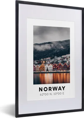 Produktbild von MuchoWow® Gerahmtes Poster Bergen - Norwegen - Wasser - Skandinavien 40x60 cm - Poster mit Schwarzem Bilderrahmen Wandposter Rahmen Foto Bilder - Poster in Rahmen