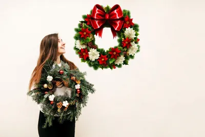 floraler grüner Weihnachtskranz mit roter Schleife – Decords Wandtattoo, Produktansicht 1