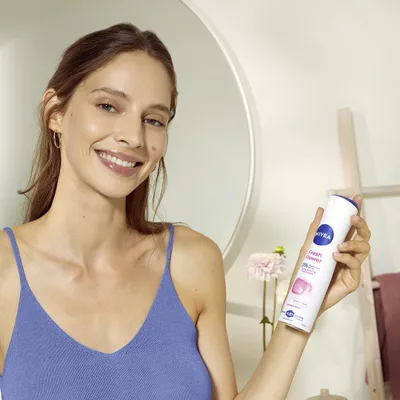 Produktbild von NIVEA FRESH FLOWER Antityperspirant Damenspray 150 ml