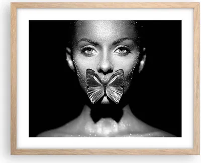 Produktbild von Gerahmtes Poster - Rahmen in heller Eiche - Frau Schmetterling Mund - 50x40 cm - Wand Bild - Wanddeko - Wandbilder - Kunstposter - Wandposter - Bilderrahmen - Bilder - Kunstdruck - P2NAA50x40-4637