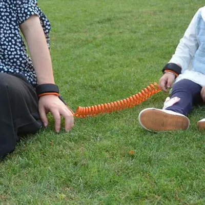 Produktbild von Jumada – Sicherheitsgurt für Kinder – 2 Meter – Anti-Verlust-Armband – Handgelenkgeschirr – Anti-Runaway-Gürtel – Armband – Orange