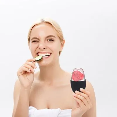 Produktbild von Wiederverwendbarer, hautfreundlicher Eisroller aus Silikon für Gesicht und Augen